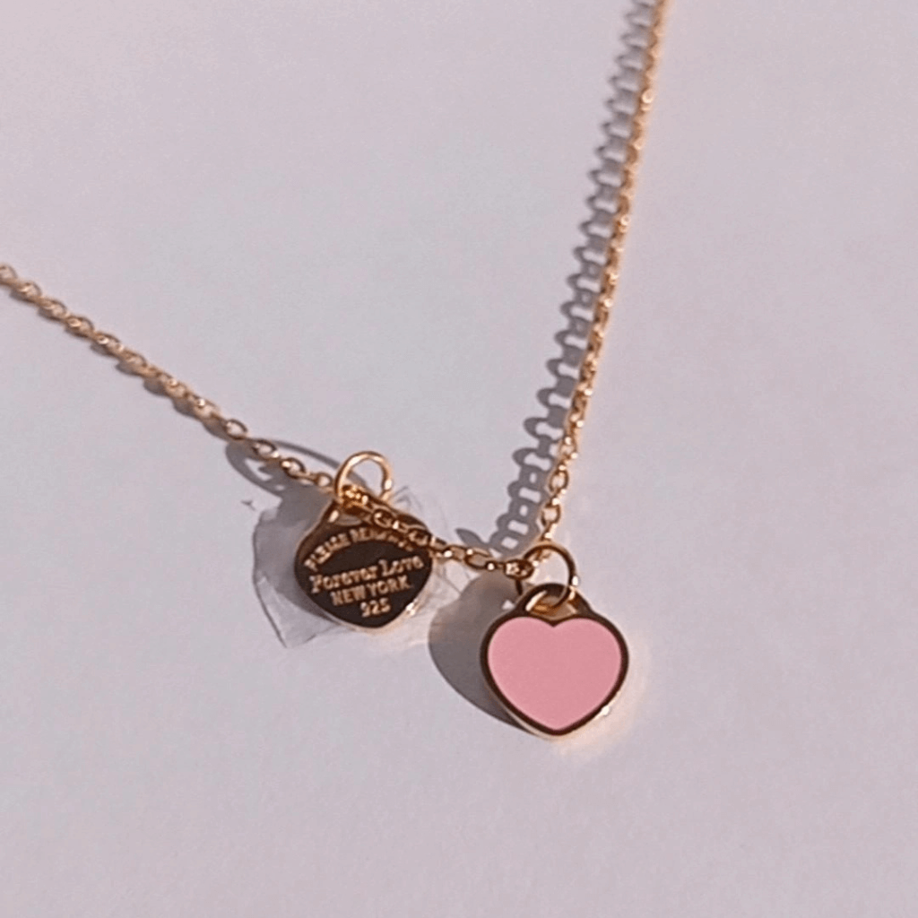 Collar Forever Love New York está elaborado en acero inoxidable