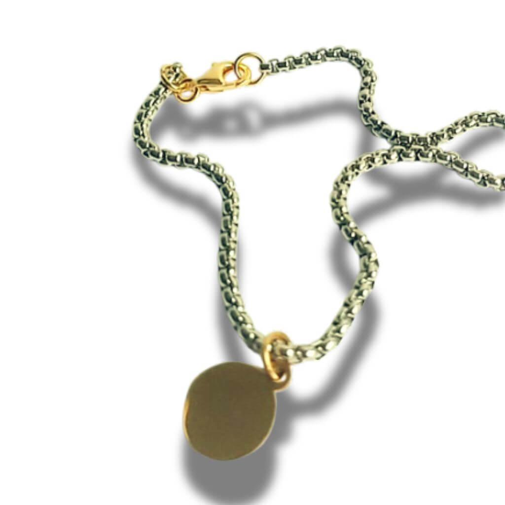 PULSERA SOL Y LUNA hhedderich.com Un estilo único e inigualable. Pulsera Sol y Luna está hecha a mano. Una joya elegante para lucir siempre. Hecha con dos colores dorado y plateado.