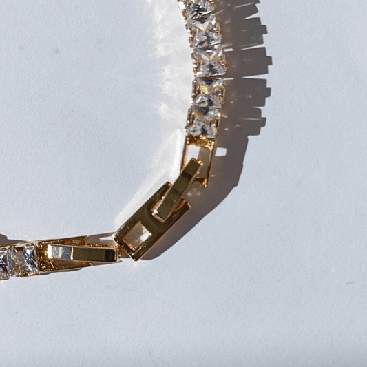 Pulsera brazalete de cristales de circon y corte cuadrado blancos tipo pulsera tenis Bañada en oro autentico de hhedderich joyeria Acero Fina España -3