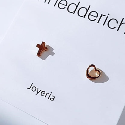 Pendientes desiguales cruz corazon hhedderich.com   ¡Embárcate en una aventura de moda con nuestros pendientes desiguales cruz corazón! Con un estilo atrevido y único, estos pendientes demuestran tu amor por la moda arriesgada. Los detalles de la cruz y el corazón te hacen destacar y revelan tu espíritu arriesgado. ¡Haz una declaración atrevida con estos pendientes!