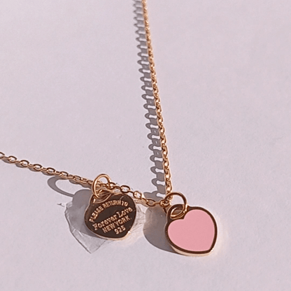 Collar Forever Love New York está elaborado en acero inoxidable