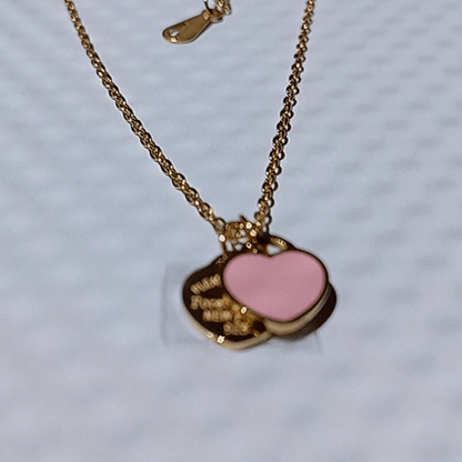 Collar Forever Love New York está elaborado en acero inoxidable
