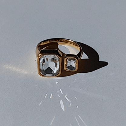 Exclusivo Anillo Abierto Doble Cristal en Acero Inoxidable 304 y Baño de Oro Autentico. Cristales de Circón Cuadrados hhedderich joyeria España-7