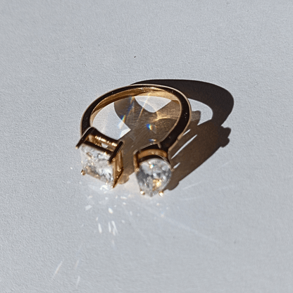 Precioso y elegante Anillo Abierto Paula Doble Cristal Circón de Cuadrado y otro de corte lágrima o gota en Acero y con Baño en oro 18   Anillo Abierto-5