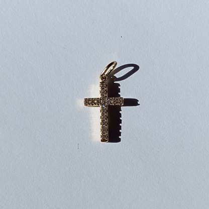 Colgante Charm Forma Cruz con Cristales blancos Acero Inoxidable Baño de Oro hhedderich-1