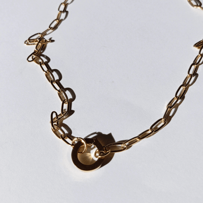 Collar Base de Cadena con Clip delantero Circular de Cierre retaible de Acero Inoxidable bañado en oro. Perfecto para agrupar charms de joyeria hhedderich en España