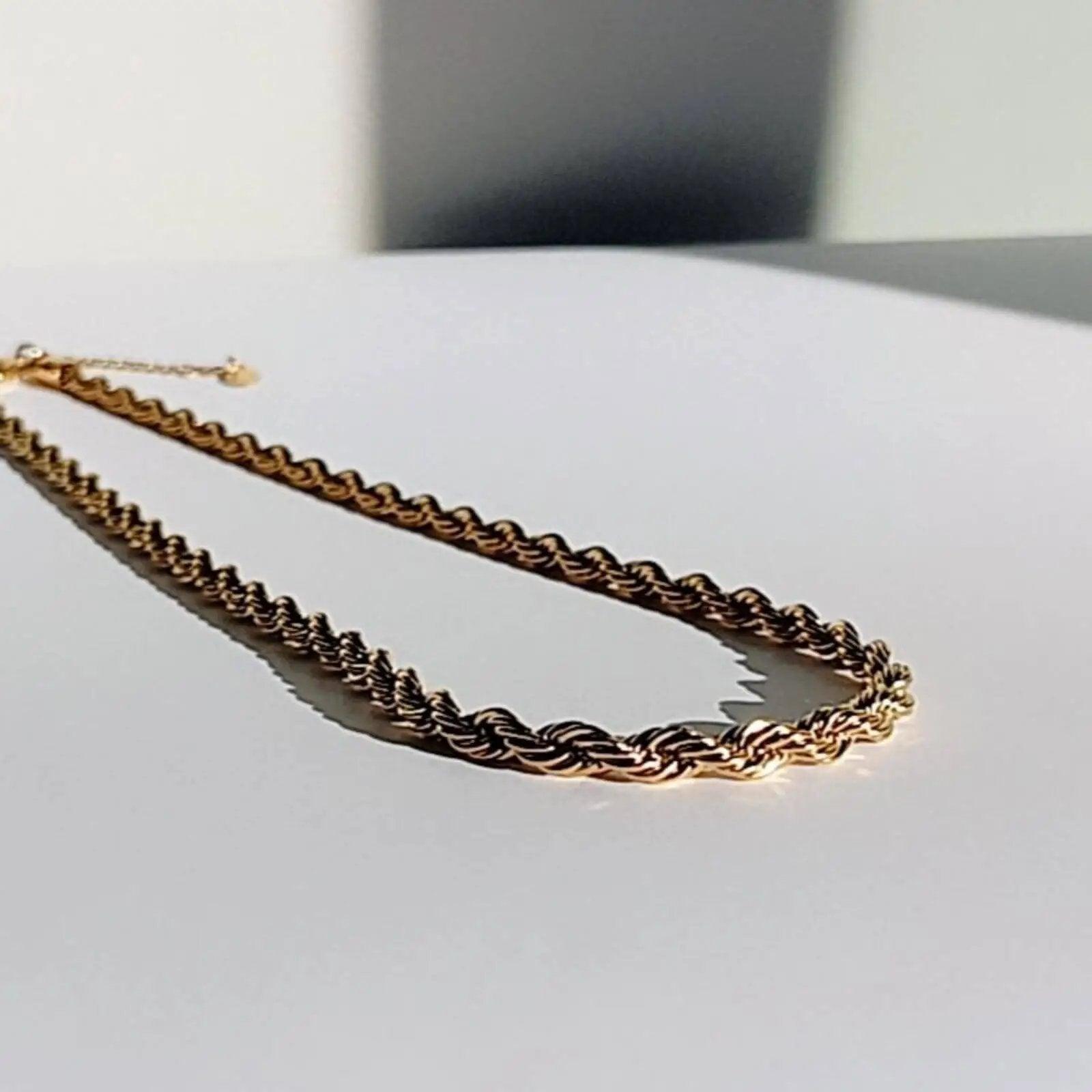 COLLAR COND ACERO ORO hhedderich.com    ¡Atrévete a llevar tendencia con este collar de acero inoxidable y baño de oro de 14K! Ideal para los que les gusta arriesgar, su resistencia y longitud ajustable de 50 cm te permitirán brillar con estilo y sofisticación en cualquier ocasión. ¡Siente la luz de tu look cautivador!  