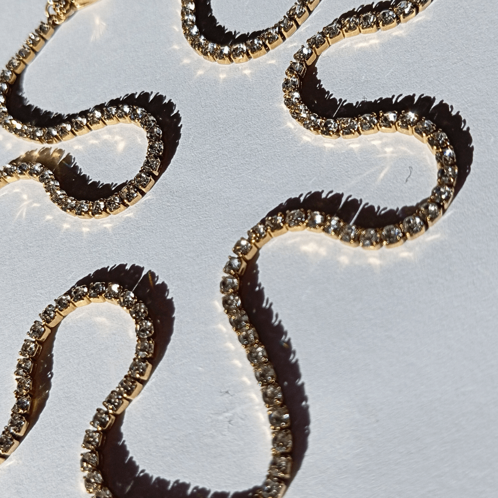 Collar Tipo Tenis con Mini Cristales y Acero Inoxidable Dorado de estilo elegante y lujo  Bello color oro de acero y cristales de circones blancos-7