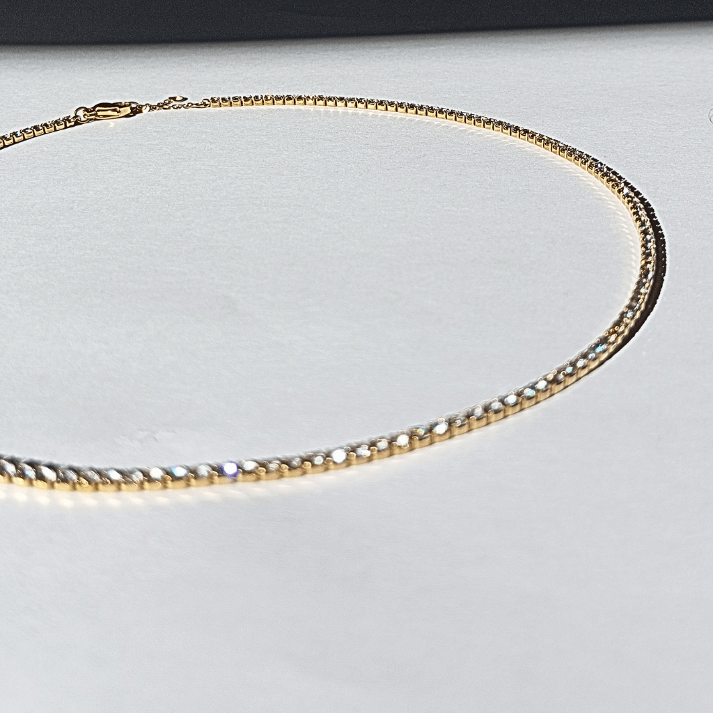 Collar Tipo Tenis con Mini Cristales y Acero Inoxidable Dorado de estilo elegante y lujo  Bello color oro de acero y cristales de circones blancos-3