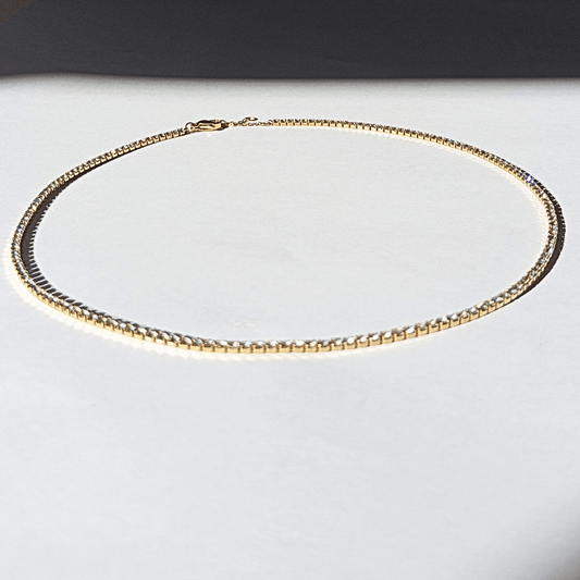 Collar Tipo Tenis con Mini Cristales y Acero Inoxidable Dorado de estilo elegante y lujo  Bello color oro de acero y cristales de circones blancos-1