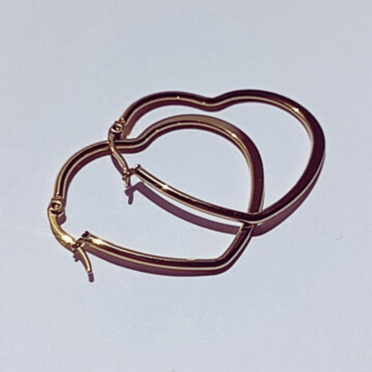 Imagen de Aros Pendientes Corazón Love Oro de Acero inoxidable de hhedderich.com en fondo blanco