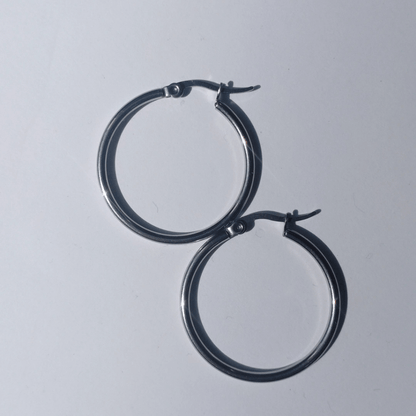 Imagen Pendientes Aro Acero Plateado Hilo Fino 3cm fondo blanco