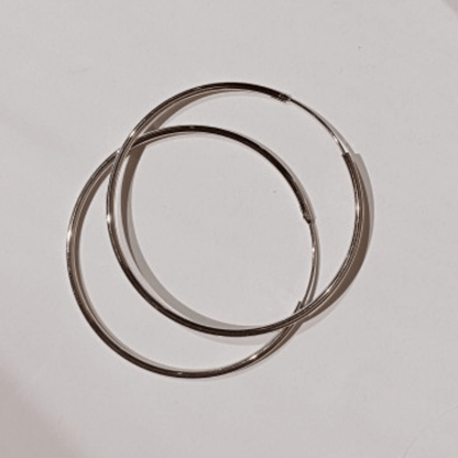 Foto de Pendientes Aro Plateados Fondo blanco