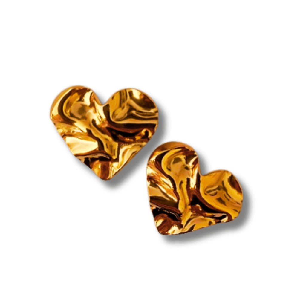 ¡Atrévete con estos pendientes en forma de corazón ondulados! Con superficie corrugada, están hechos de acero y bañados en oro de 18k, lo que los hace duraderos y modernos. 