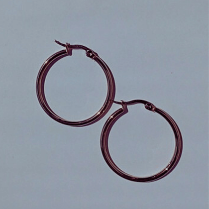 Imagen de Pendientes De Aros de Hilo Fino Oro Acero inoxidable 3 centímetros de hhedderich.com fondo blanco