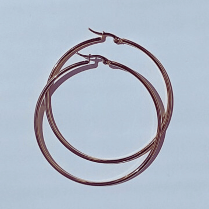 Imagen de Pendientes De Aro Hilo Fino Oro Acero 5cm fondo blanco