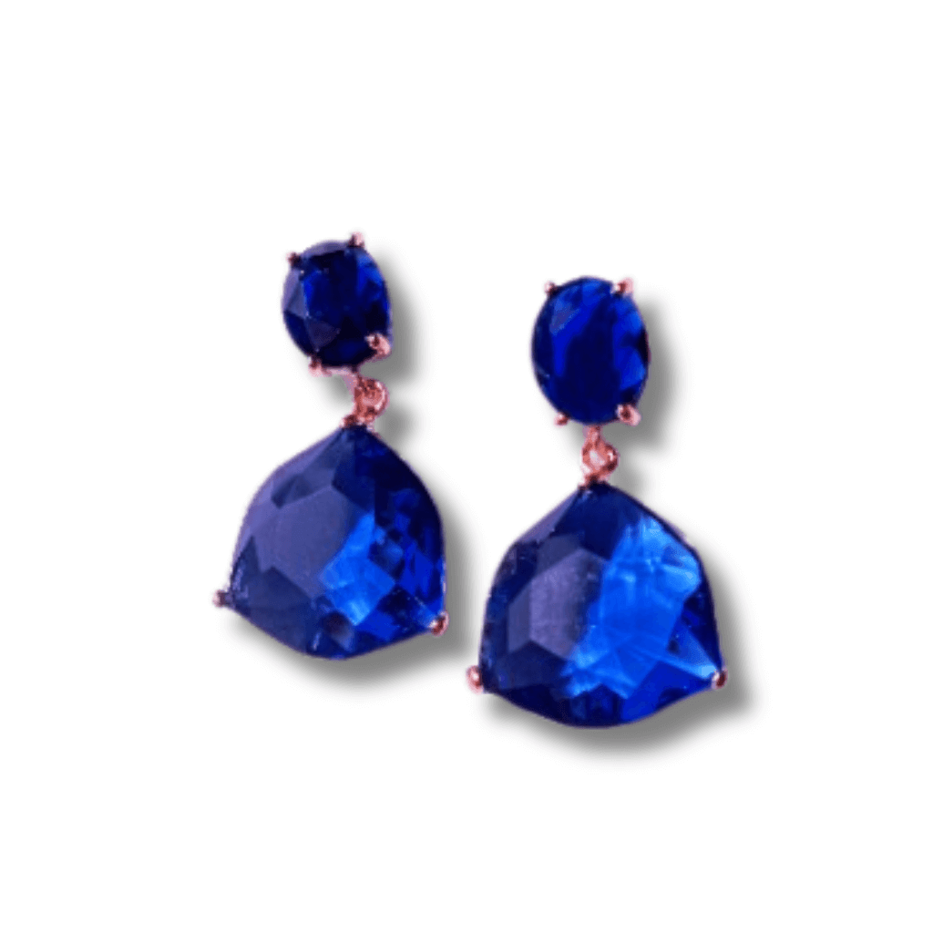 Explora el lujo y la elegancia con nuestros exclusivos pendientes de fiesta con cristal azul. El tono azul brillante evoca la belleza del cielo nocturno, mientras que el diseño sofisticado y moderno añade un toque de arte a tu atuendo. Perfectos para cualquier ocasión especial, estos pendientes son la definición del lujo.