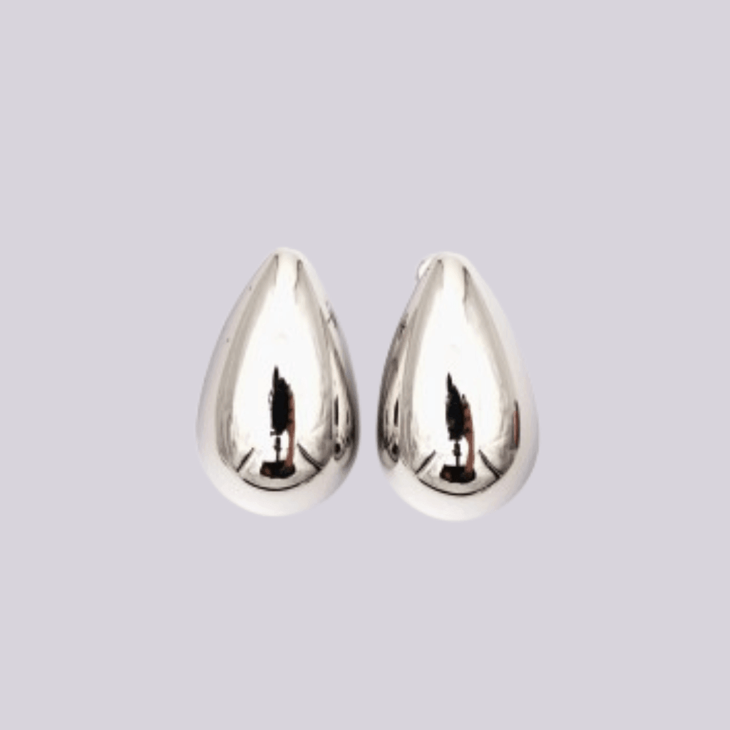 Estos Pendientes Gota de acero son perfectos para ti. Con su forma de gota de agua y su tamaño grande, te harán lucir elegante ya la moda. Y lo mejor de todo es que son ligeros y brillantes, ¡para que no te falte nada en tus accesorios! 